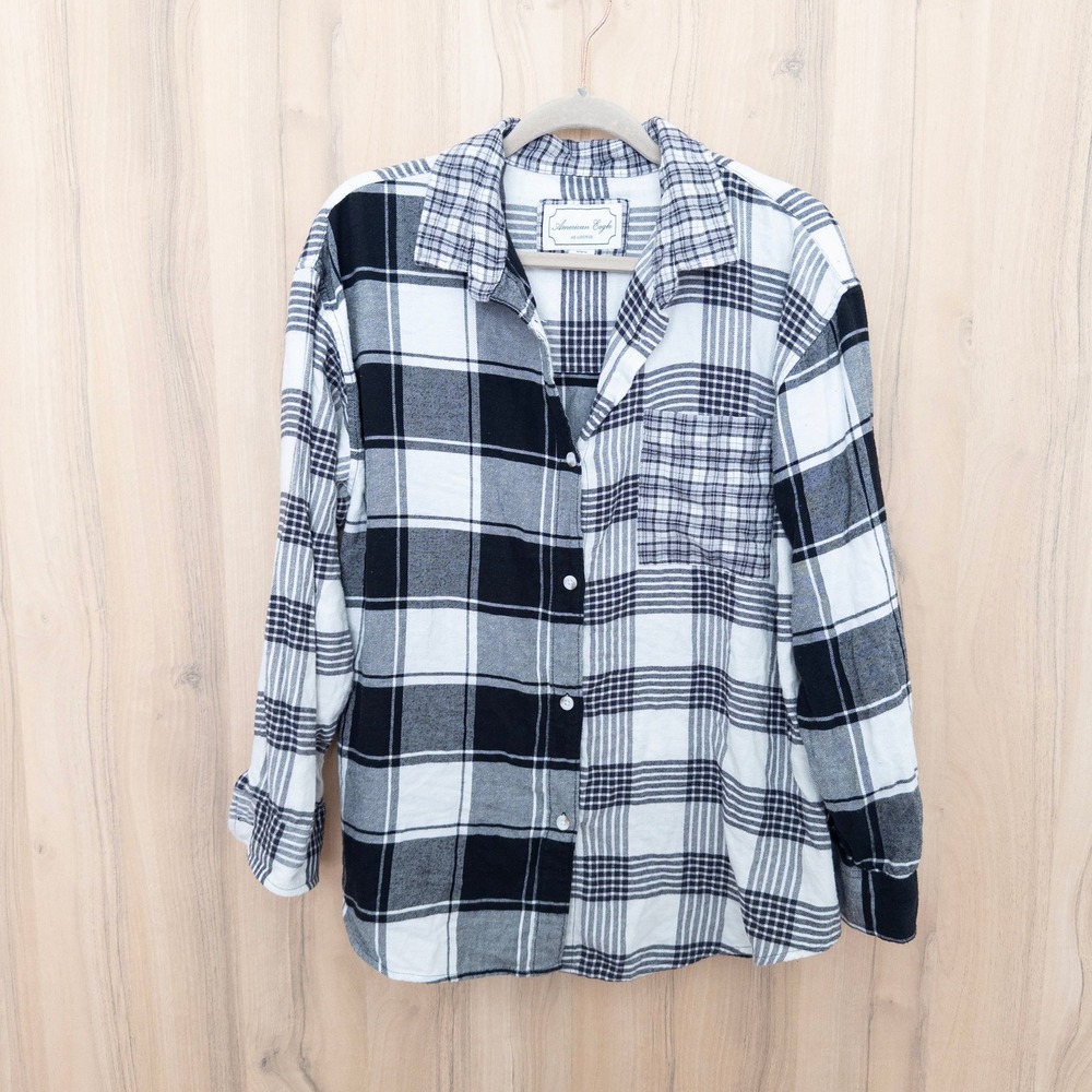 American Eagle Womens Plaid Button Up Shirt M Black White Flannel Oversized